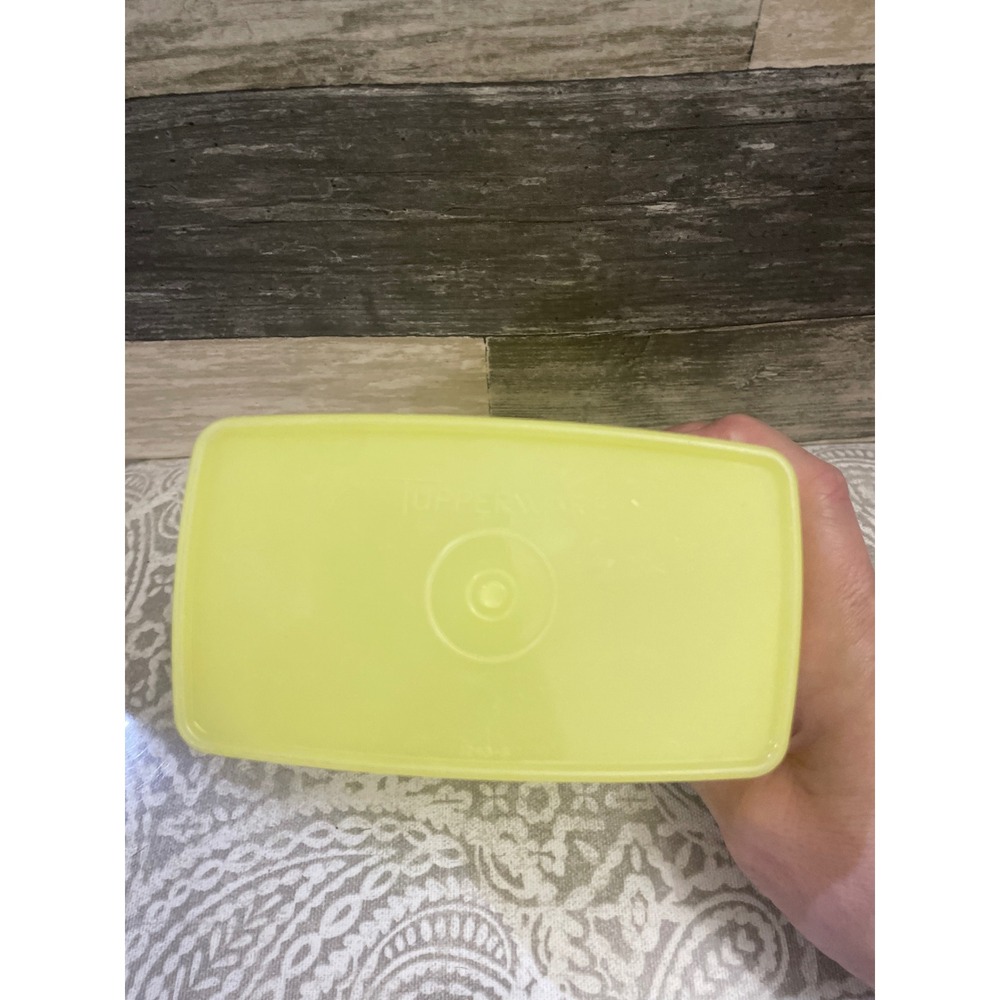 Vintage Tupperware rectangular Container Yellow Lid Kitchen Storage replacement - Picture 3 of 3